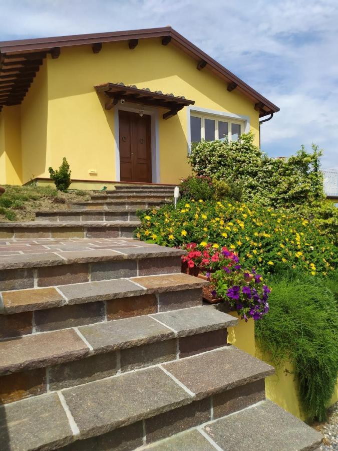 Agriturismo Sotto La Rocca 卡尔米尼亚诺 外观 照片