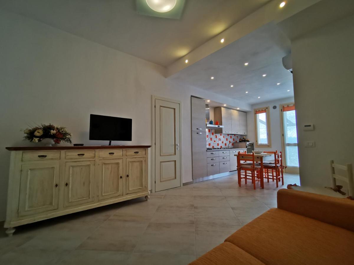 Agriturismo Sotto La Rocca 卡尔米尼亚诺 外观 照片
