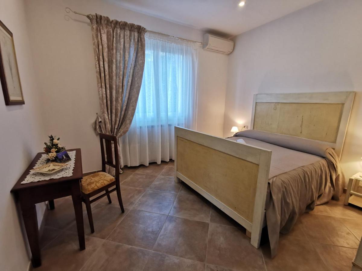 Agriturismo Sotto La Rocca 卡尔米尼亚诺 外观 照片
